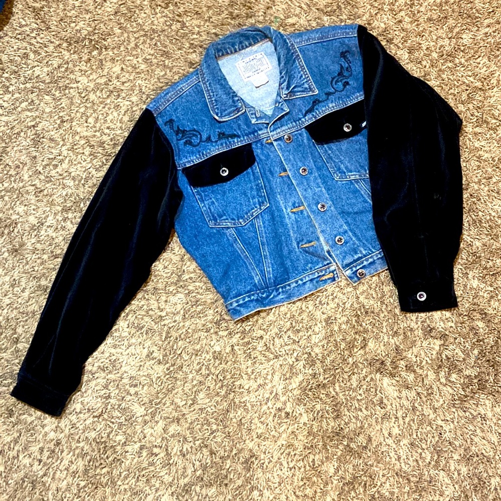 Jordache VINTAGE blue Jean jacket with black velvet sleeves, size large